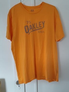 Oakley Men's Orange Graphic Logo Short Sleeve Tee